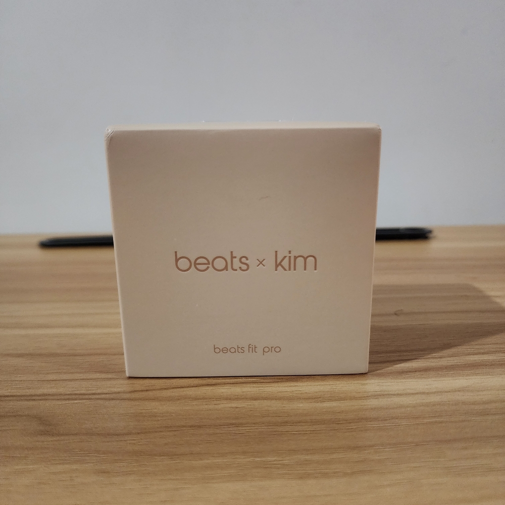 Beats by Dre Fit Pro Earbuds - Cream
